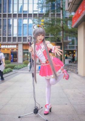 欧美性感内衣沙滩秀_BD英语在线观看高清